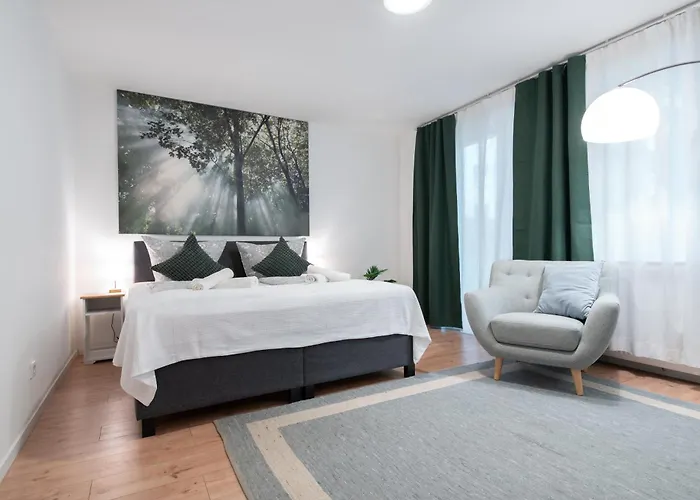 Near Main Train Station & Old Hall * 伍珀塔尔