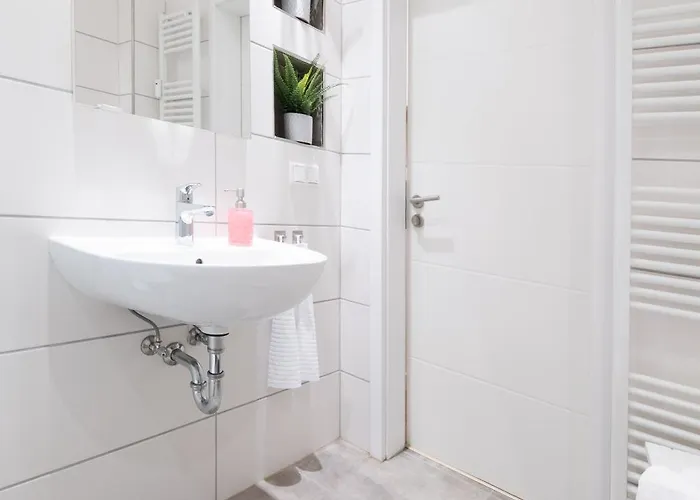 Near Main Train Station & Old Hall 伍珀塔尔