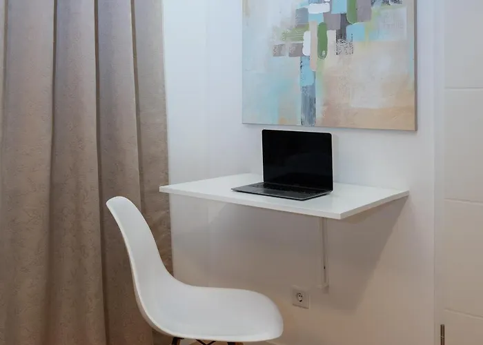 Near Main Train Station & Old Hall 伍珀塔尔